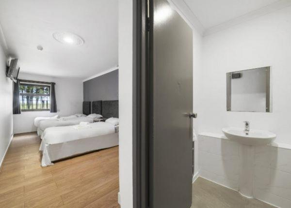 Iway Inn Hotel Cambridge  Ngoại thất bức ảnh